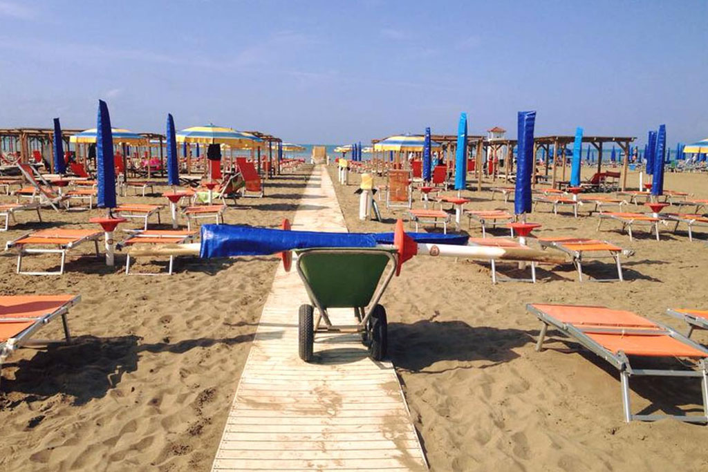 STABILIMENTO BALNEARE BAGNO TROPICAL MARINA DI GROSSETO