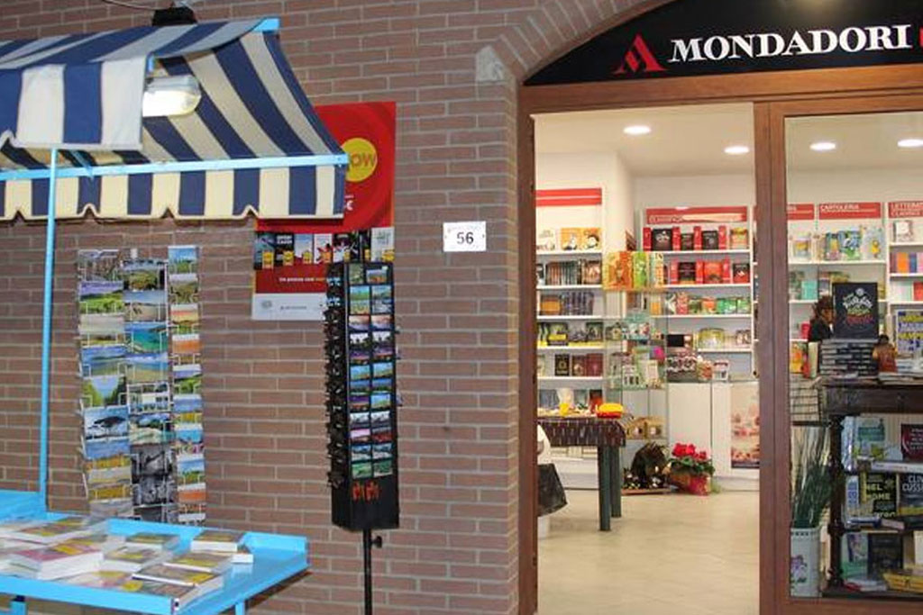 mondadori bookstore marina di grosseto